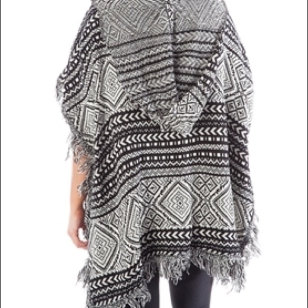 Aztec Print Sweater Cardigan/poncho - Picture 2 of 7